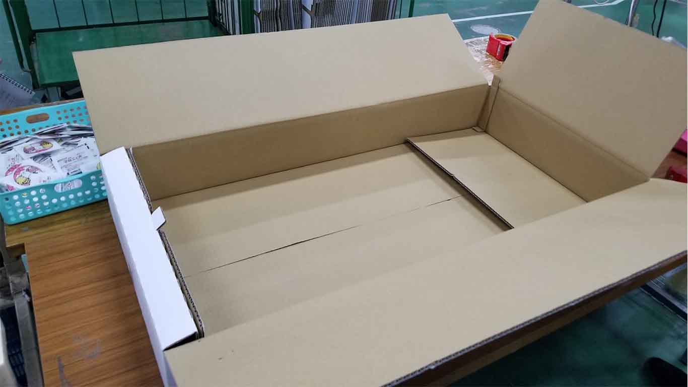 ダンボール